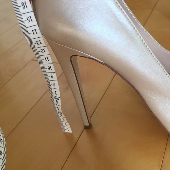TRUTH OR DARE BY MADONNA, LEATHER PEARL COLOR HIGH HEELS SHOES, SZ. 8, NEW - Picture 6 of 7